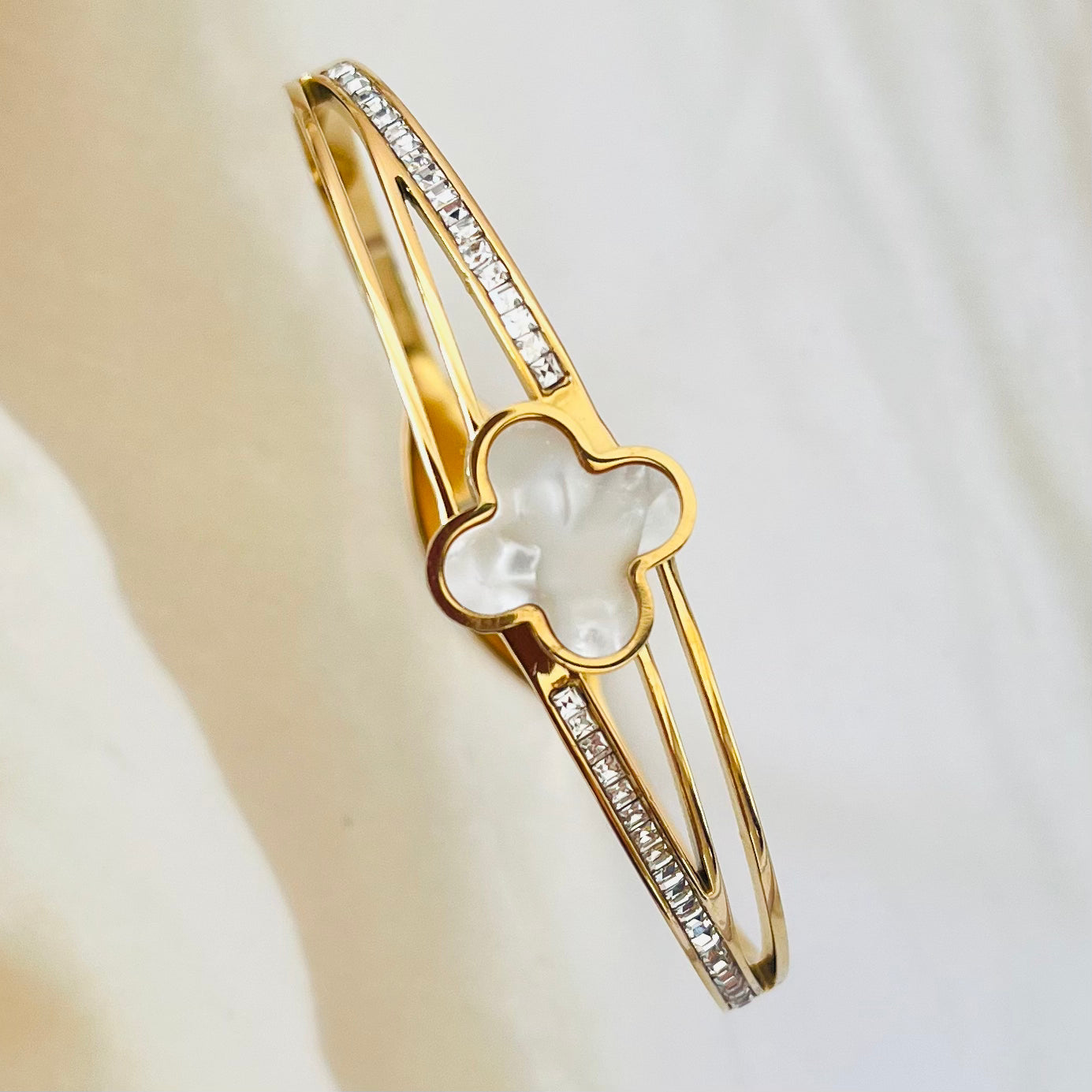 Gleya Mother of Pearl Clover Bangle