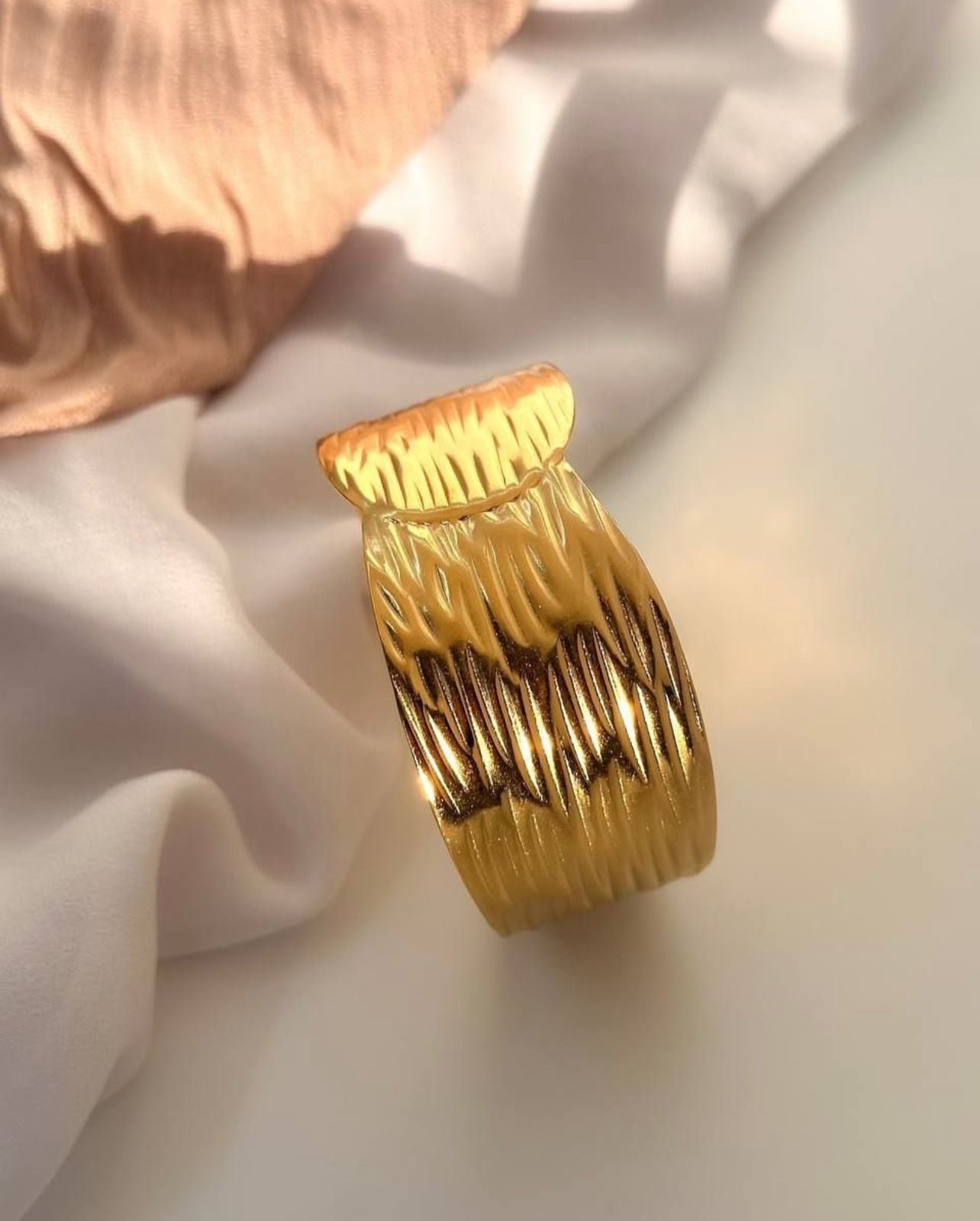 Gleya Ripple Shine Cuff