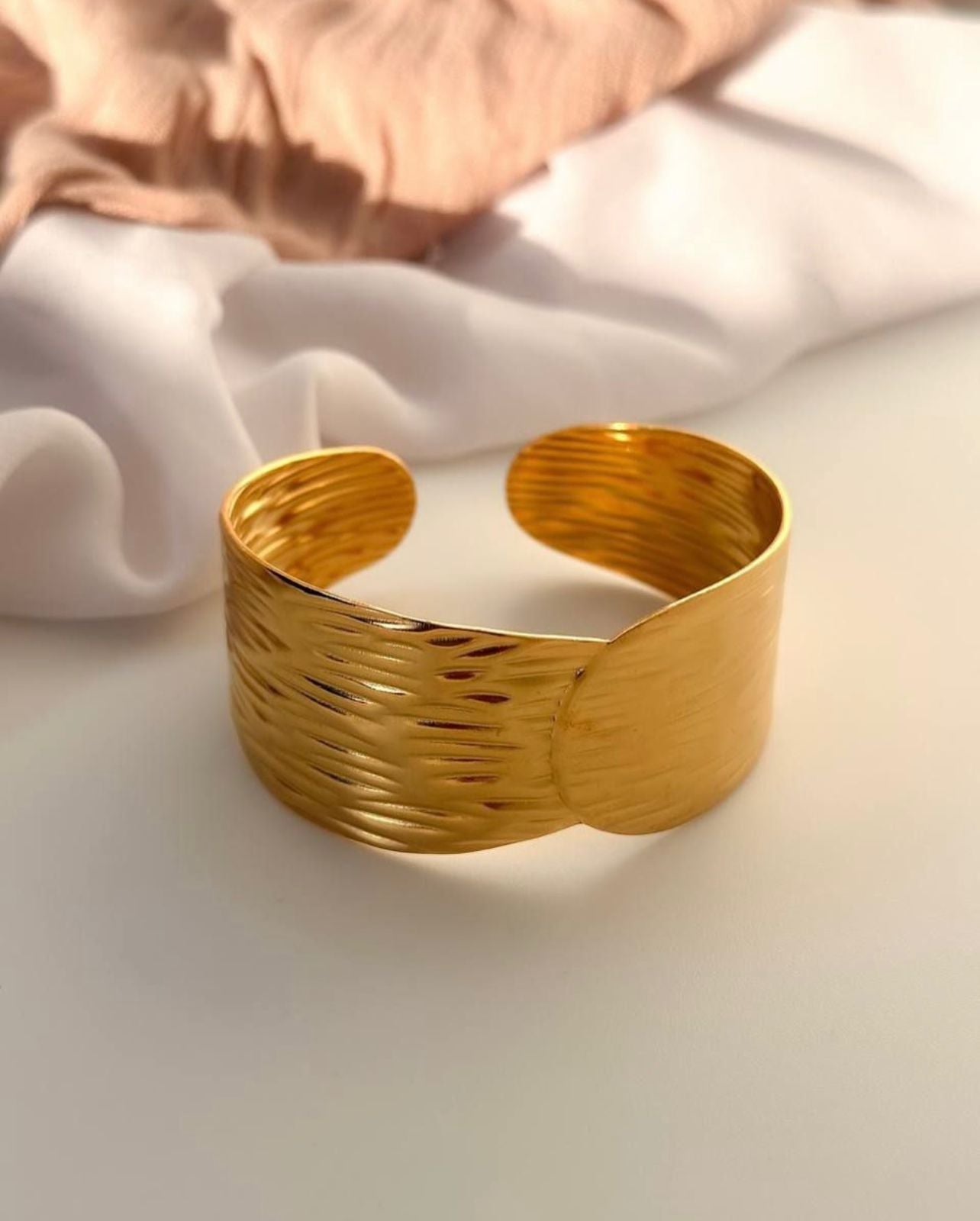 Gleya Ripple Shine Cuff