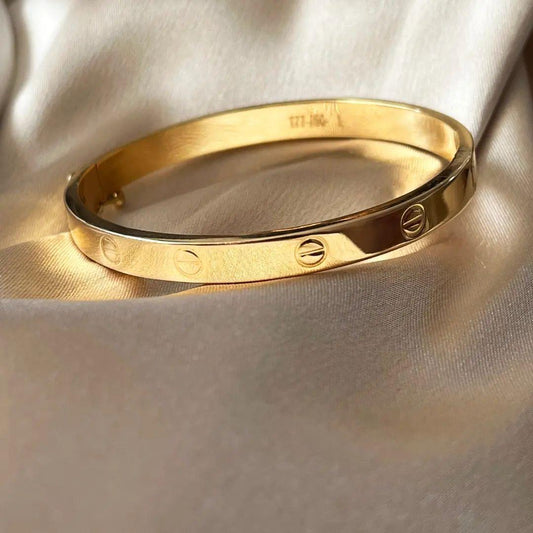 🛡️ Gleya Classic Rivet Cuff 🛡️