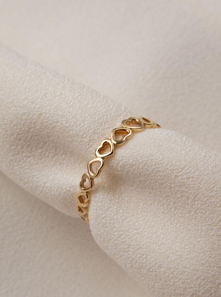 Heartline Hug Ring 💛