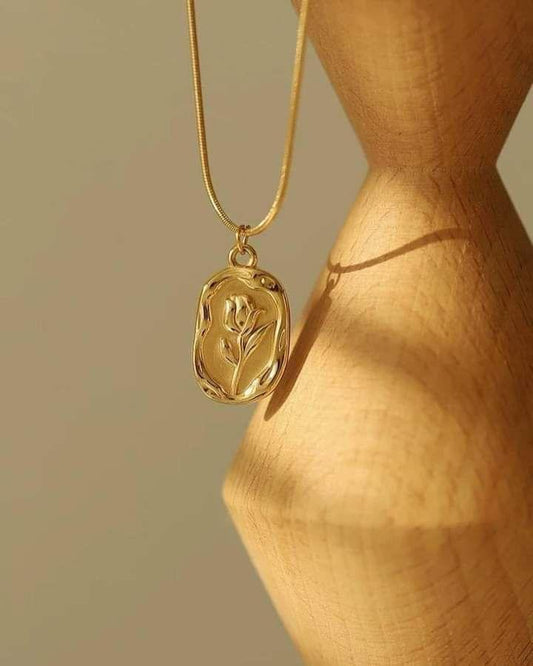 🌼 Golden Etch Pendant 🌼