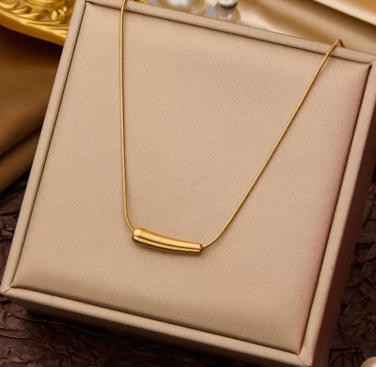 Nova Sleek Bar Necklace