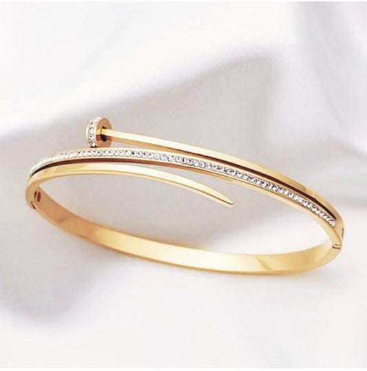 Dazzle Nail Luxe Cuff ✨💫