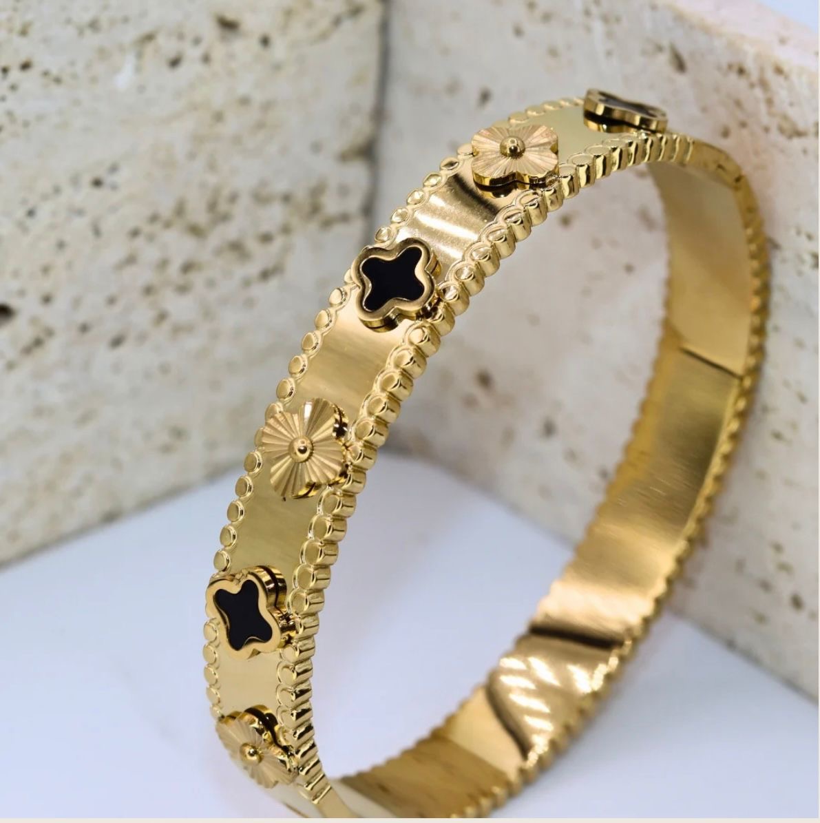 Gleya Enchanted Clover Bangle