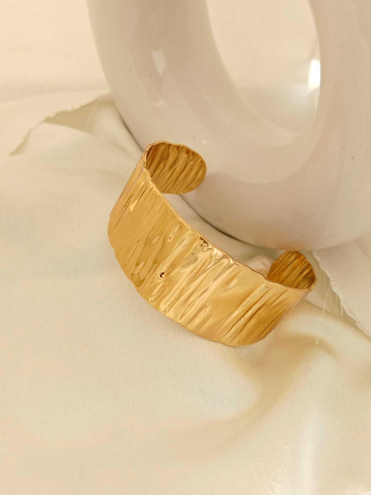 Gleya Textured Luxe Cuff