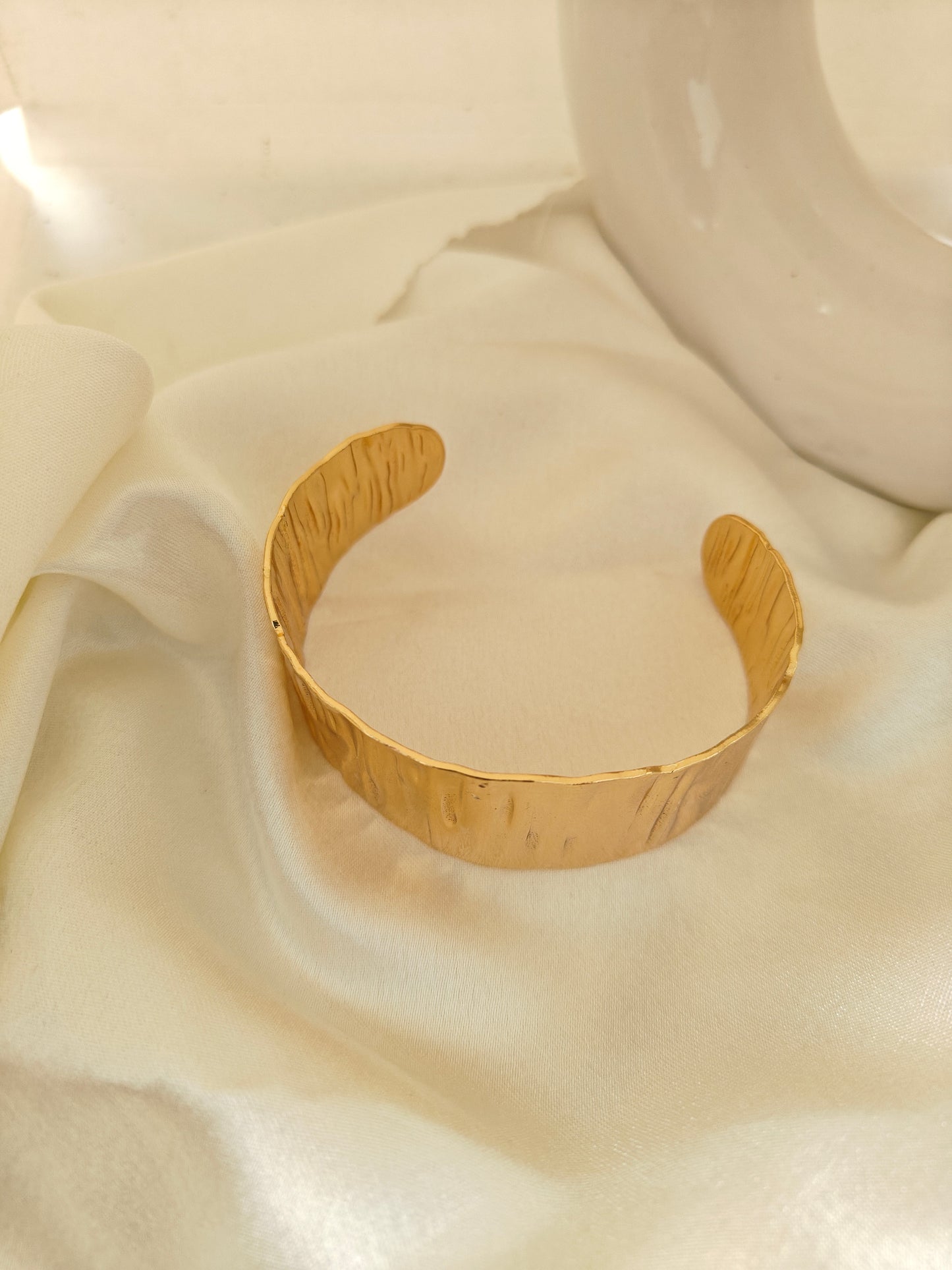 Gleya Textured Luxe Cuff