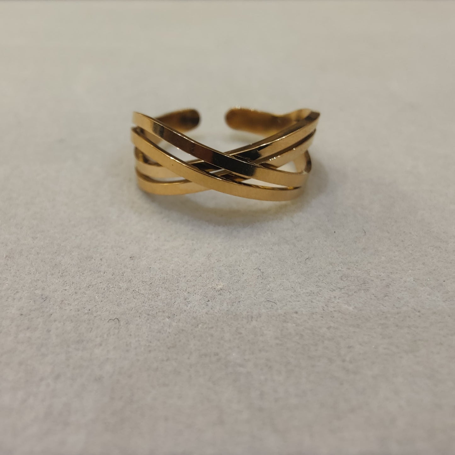 Criss-Cross Gleam Ring ✨💫