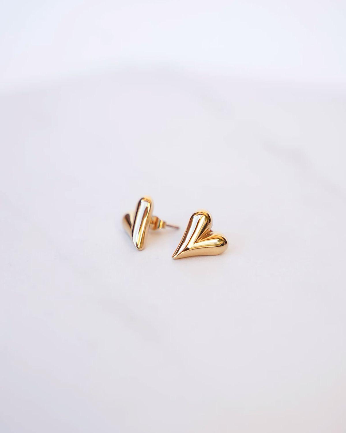 Golden Tilt Heart Studs 💫💘