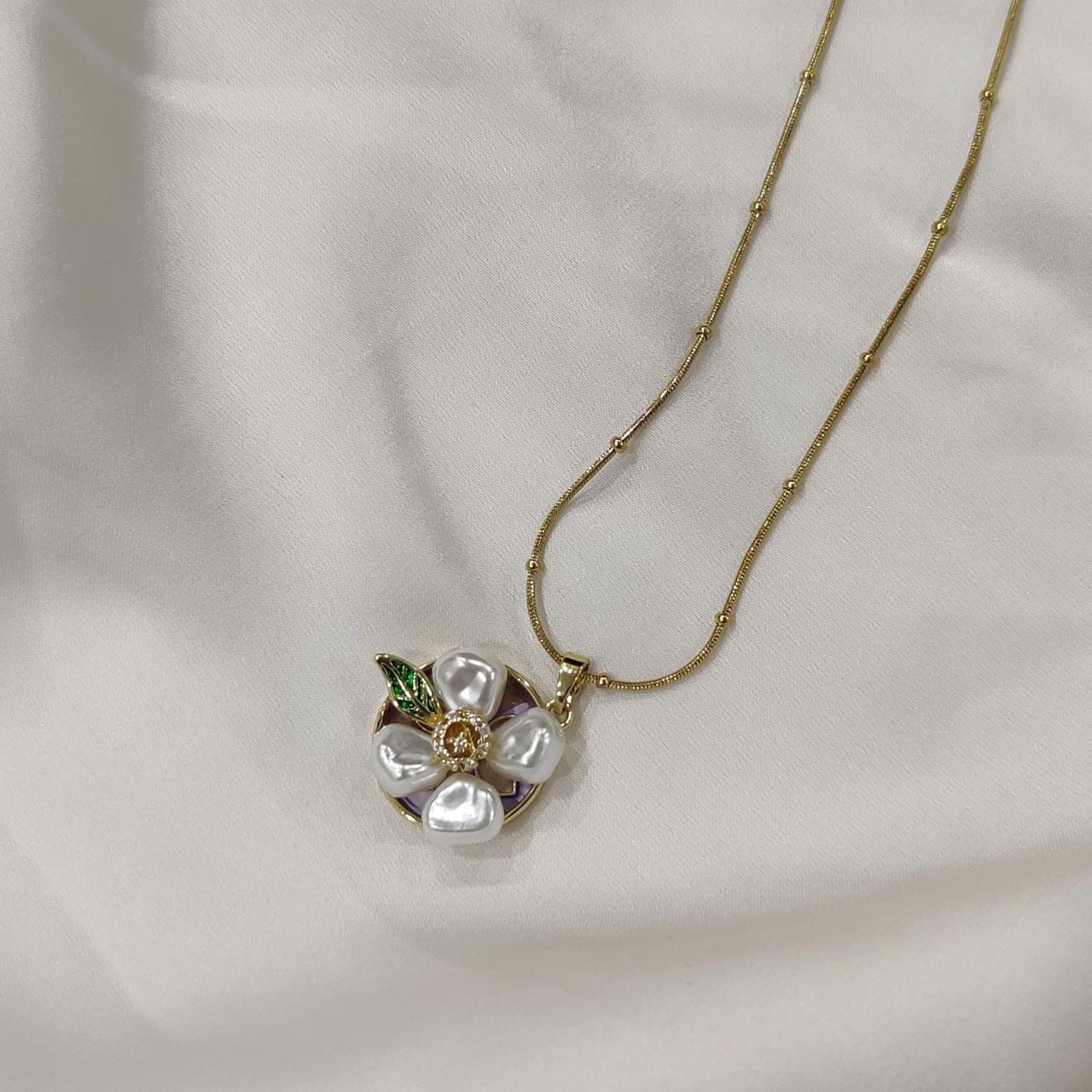 Gleya Blossom Pearl Pendant Necklace